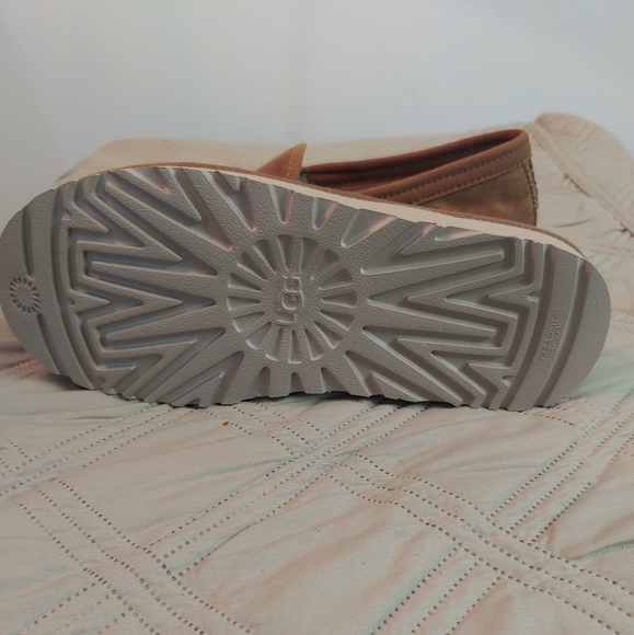 UGG Dex - Picture 2 of 4